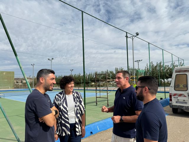 Comienzan los trabajos de acondicionamiento y mejora de las pistas del Club de Tenis de Puerto Lumbreras