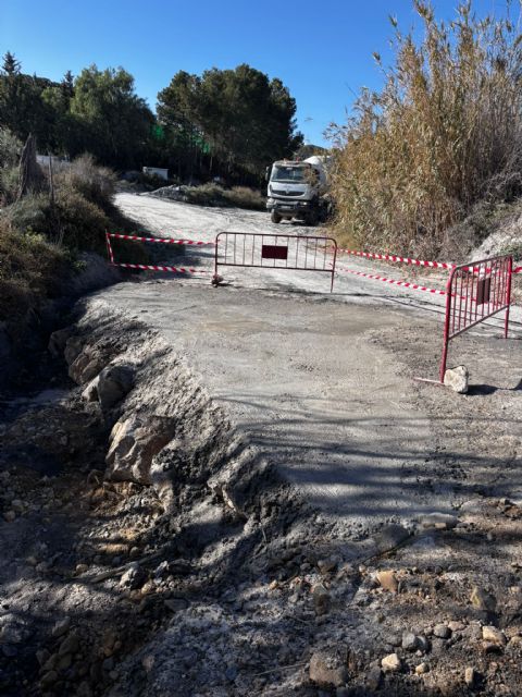 El Ayuntamiento de Puerto Lumbreras continúa las labores de mejora del firme de los caminos y carreteras del municipio